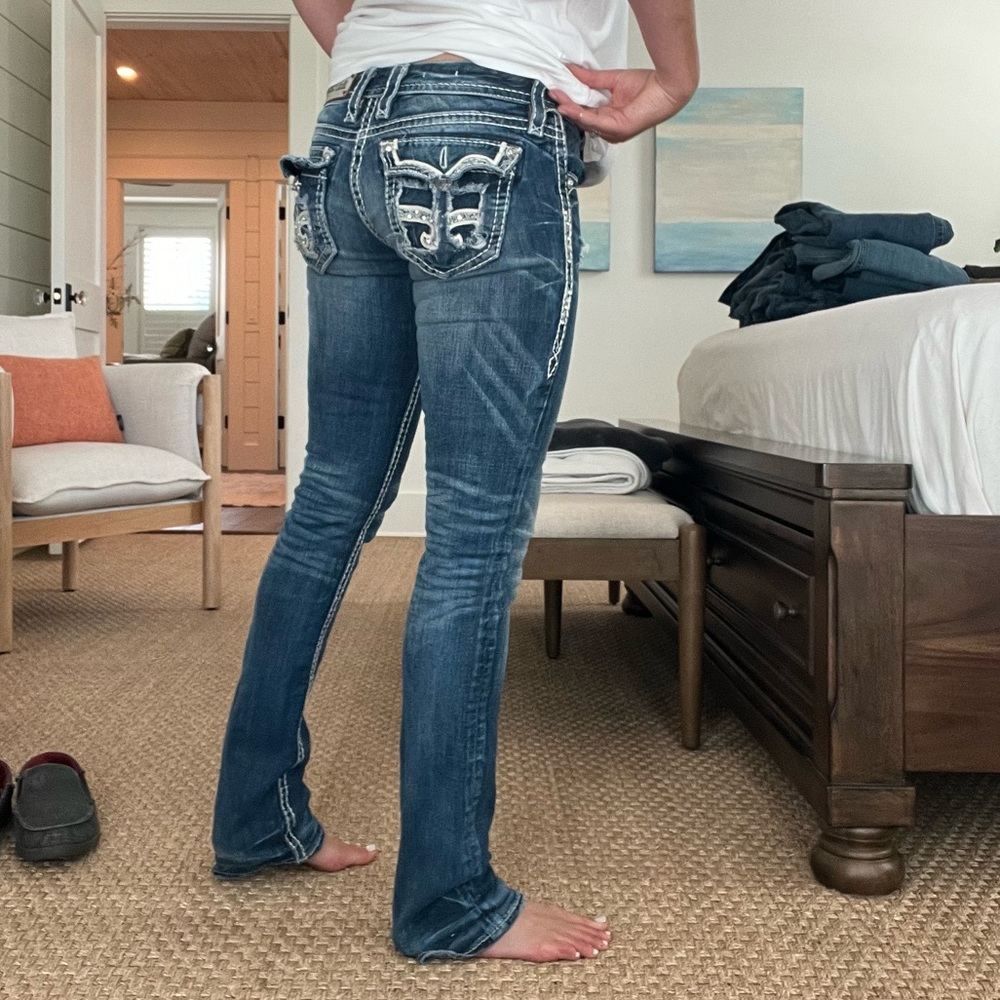 Women’s rock revival straight leg jeans mid/low rise - worn twice.